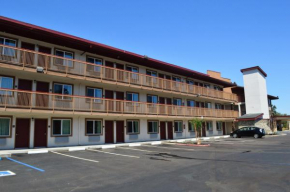 Гостиница Red Roof Inn & Suites Sacramento North  Сакраменто